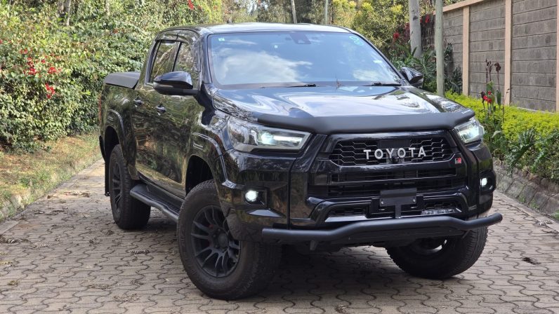 
								Toyota Hilux (GR-SPORT) full									