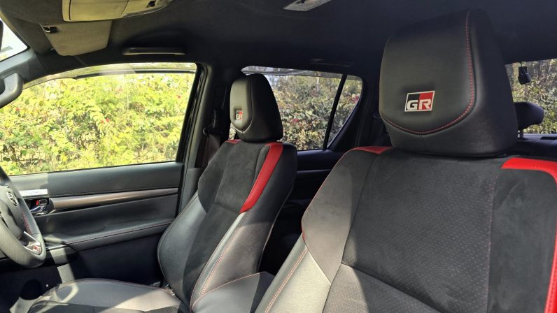 
								Toyota Hilux (GR-SPORT) full									