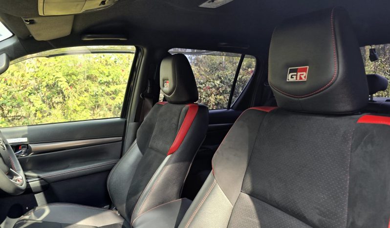 
								Toyota Hilux (GR-SPORT) full									