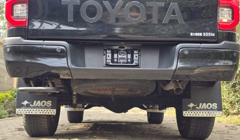 
								Toyota Hilux (GR-SPORT) full									