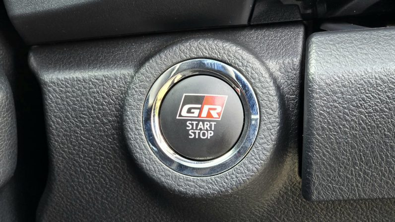 
								Toyota Hilux (GR-SPORT) full									