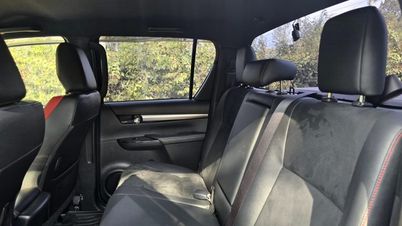 
								Toyota Hilux (GR-SPORT) full									