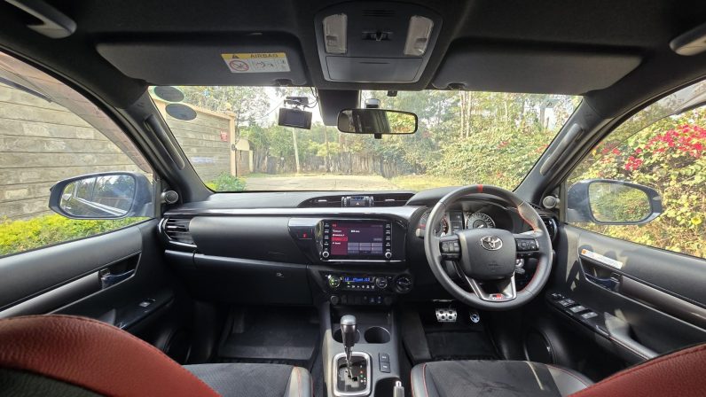 
								Toyota Hilux (GR-SPORT) full									