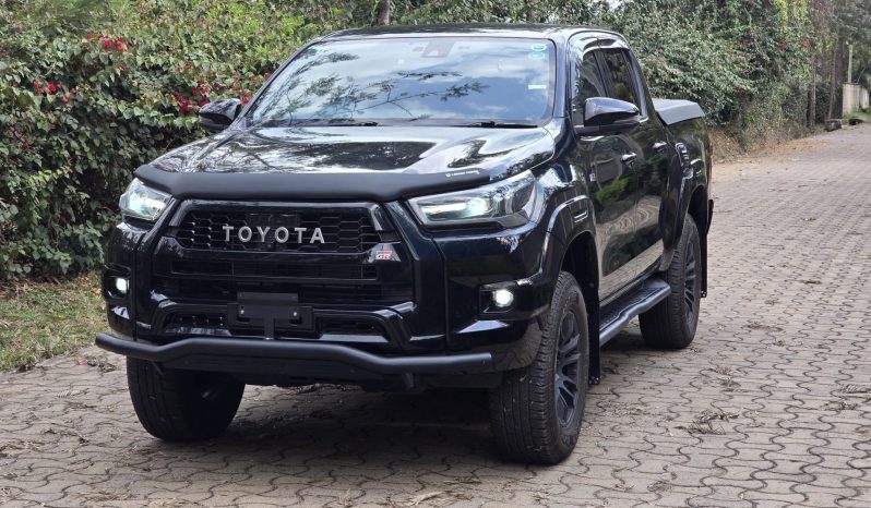 
								Toyota Hilux (GR-SPORT) full									