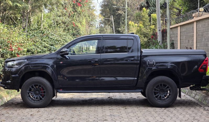
								Toyota Hilux (GR-SPORT) full									