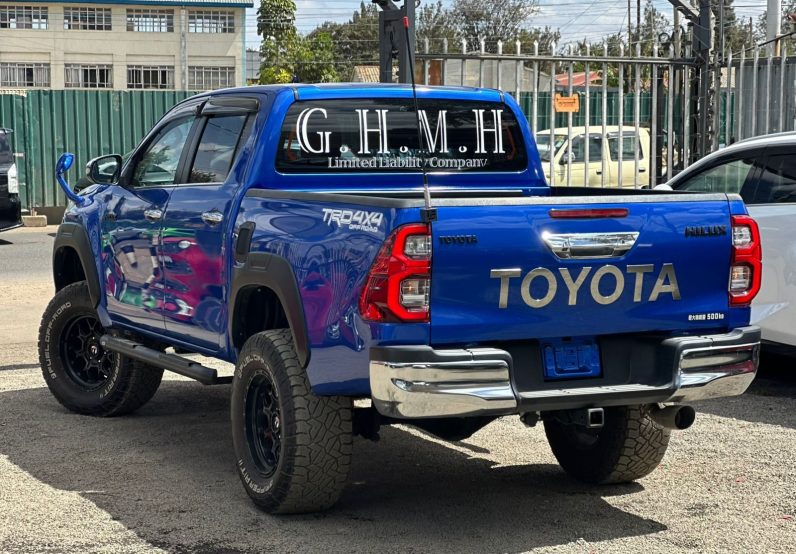 
								Toyota Hilux full									
