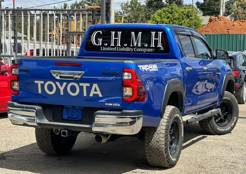 
								Toyota Hilux full									