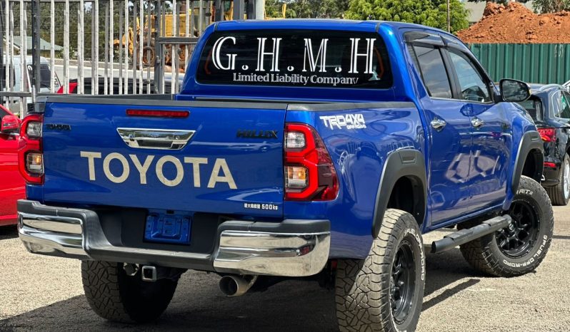 
								Toyota Hilux full									