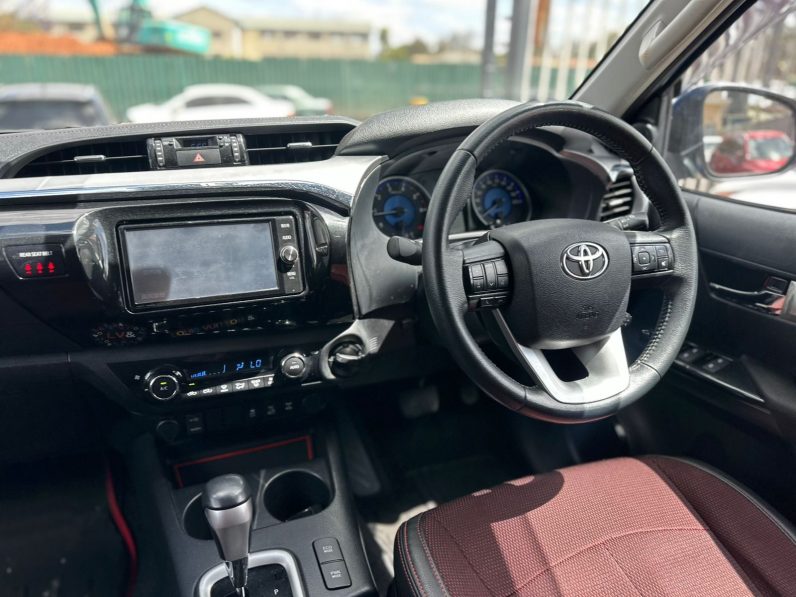
								Toyota Hilux full									
