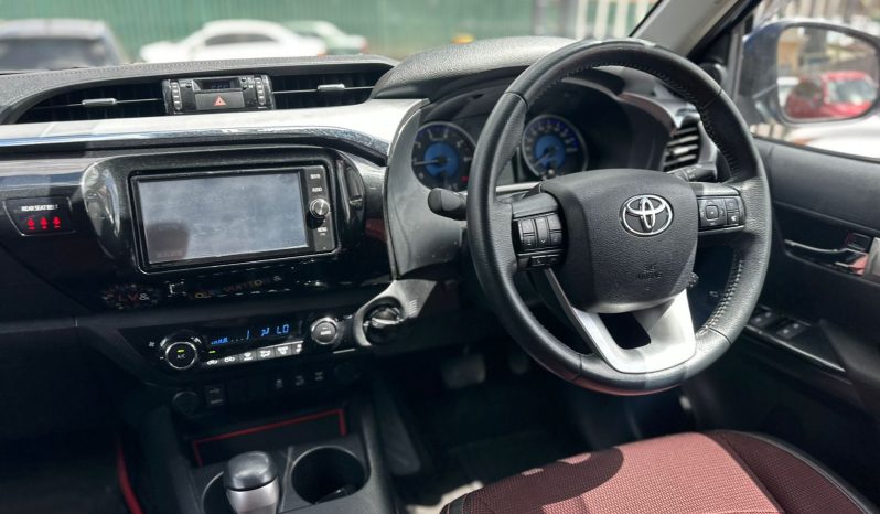 
								Toyota Hilux full									