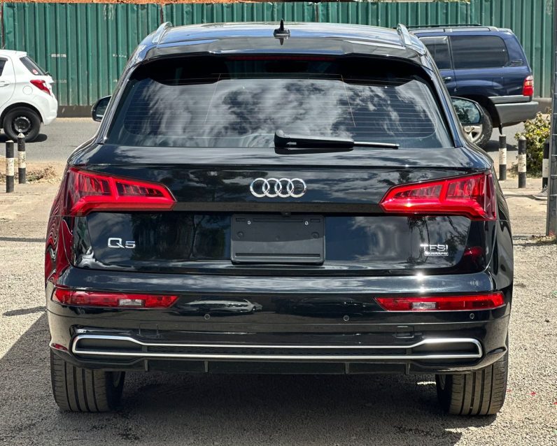 
								Audi Q5 full									