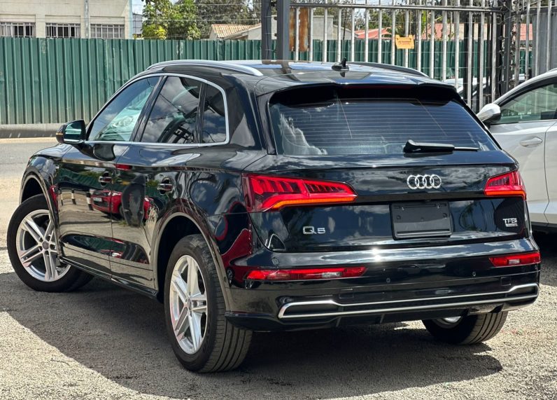
								Audi Q5 full									
