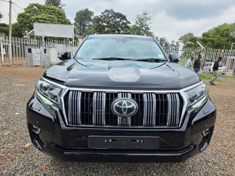 
								Toyota LandCruiser VXL full									