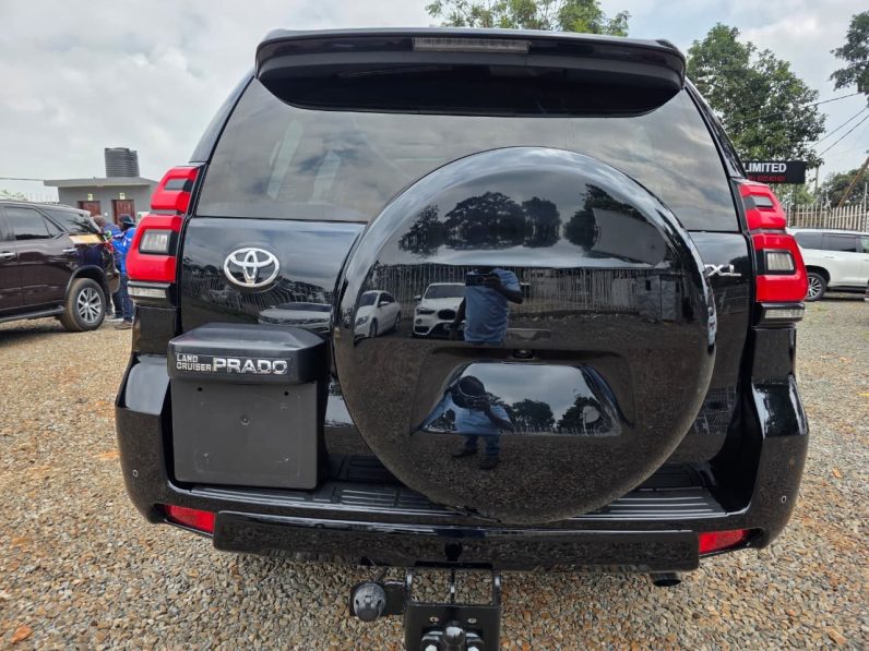 
								Toyota LandCruiser VXL full									