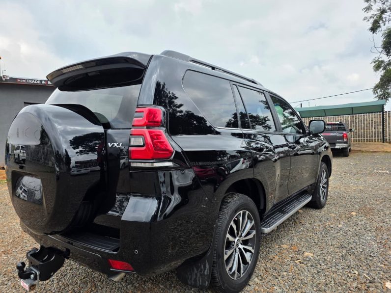 
								Toyota LandCruiser VXL full									