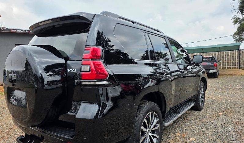 
								Toyota LandCruiser VXL full									