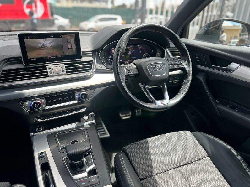 
								Audi Q5 full									