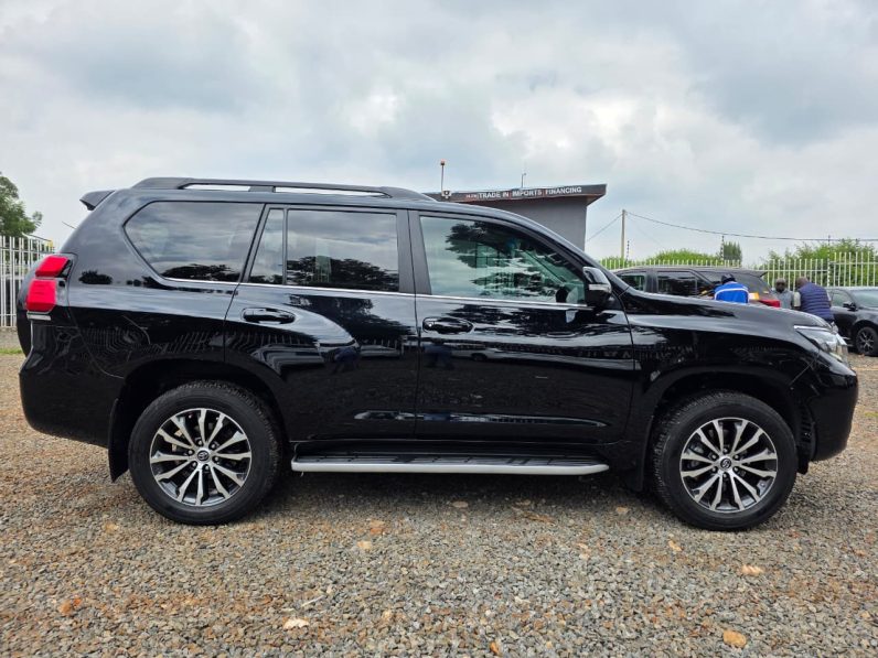 
								Toyota LandCruiser VXL full									