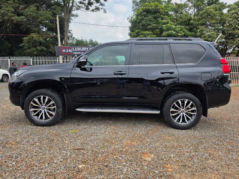 
								Toyota LandCruiser VXL full									