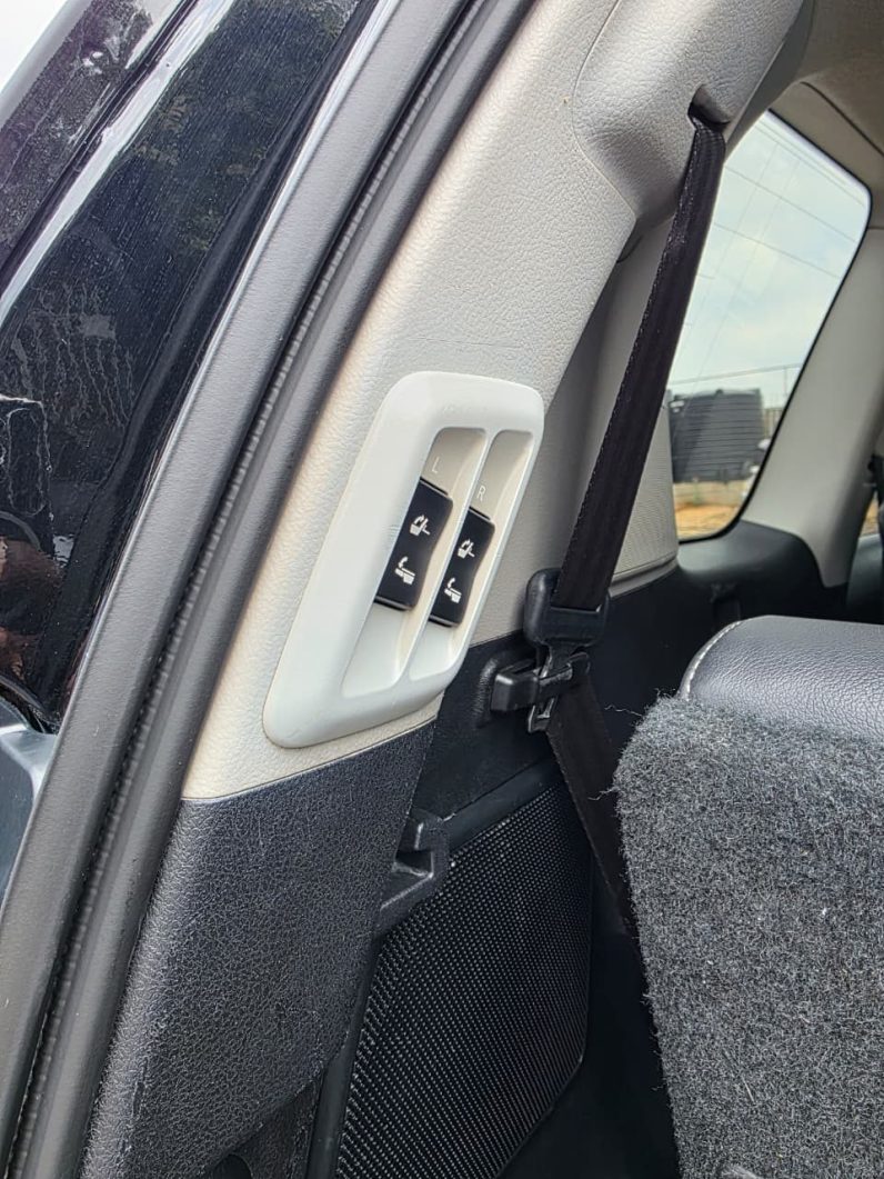 
								Toyota LandCruiser VXL full									