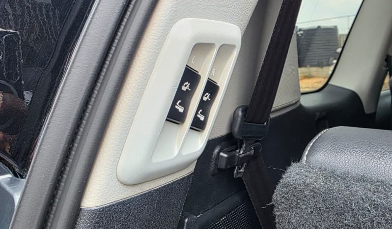 
								Toyota LandCruiser VXL full									