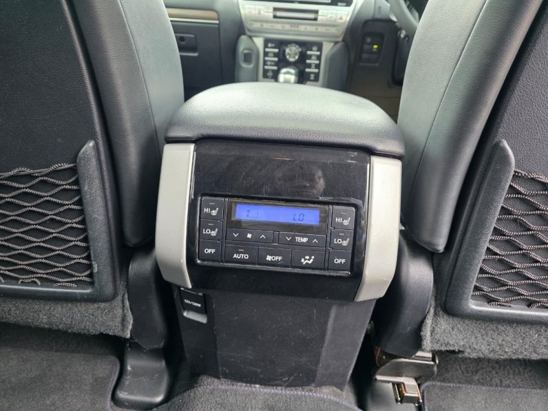 
								Toyota LandCruiser VXL full									