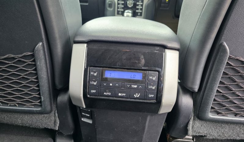 
								Toyota LandCruiser VXL full									