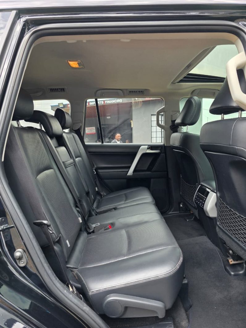 
								Toyota LandCruiser VXL full									