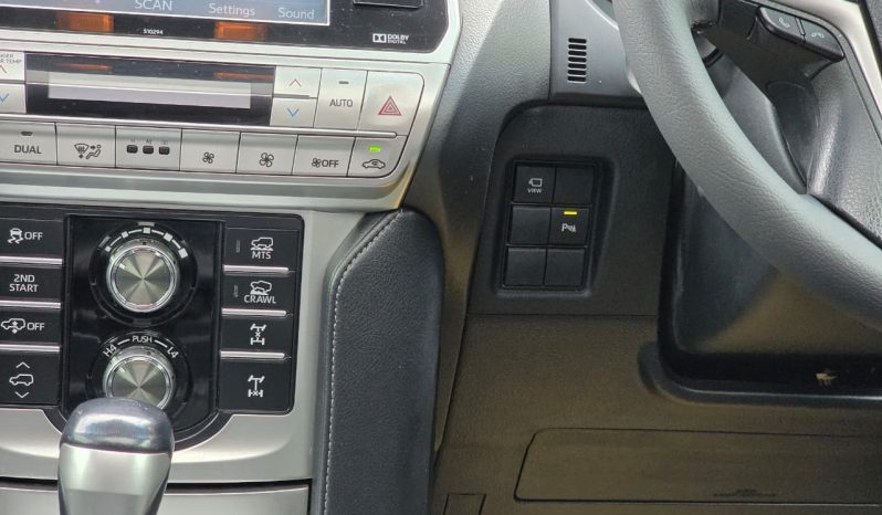 
								Toyota LandCruiser VXL full									