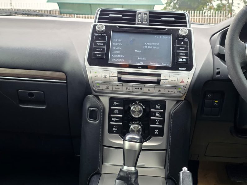 
								Toyota LandCruiser VXL full									