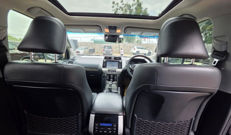 
								Toyota LandCruiser VXL full									