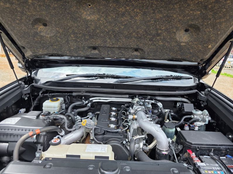 
								Toyota LandCruiser VXL full									