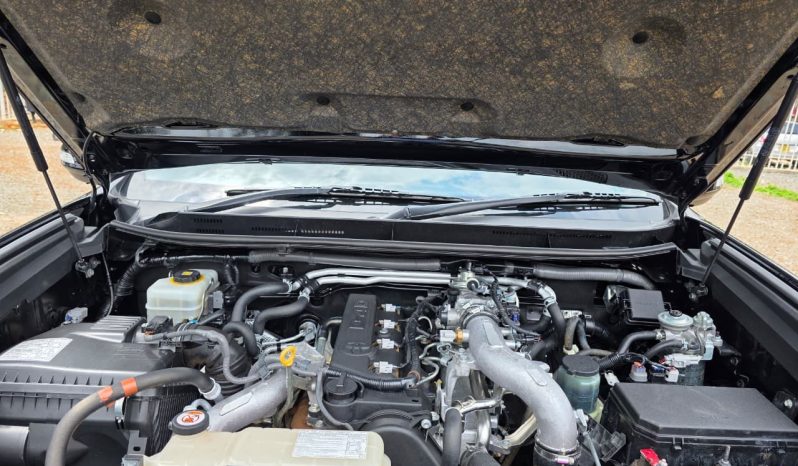 
								Toyota LandCruiser VXL full									