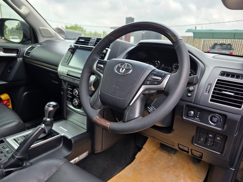 
								Toyota LandCruiser VXL full									