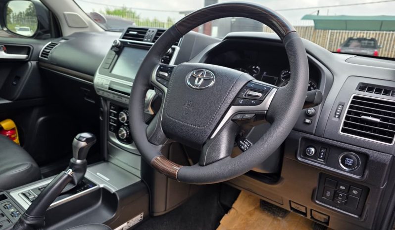 
								Toyota LandCruiser VXL full									