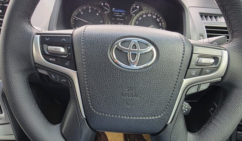 
								Toyota LandCruiser VXL full									