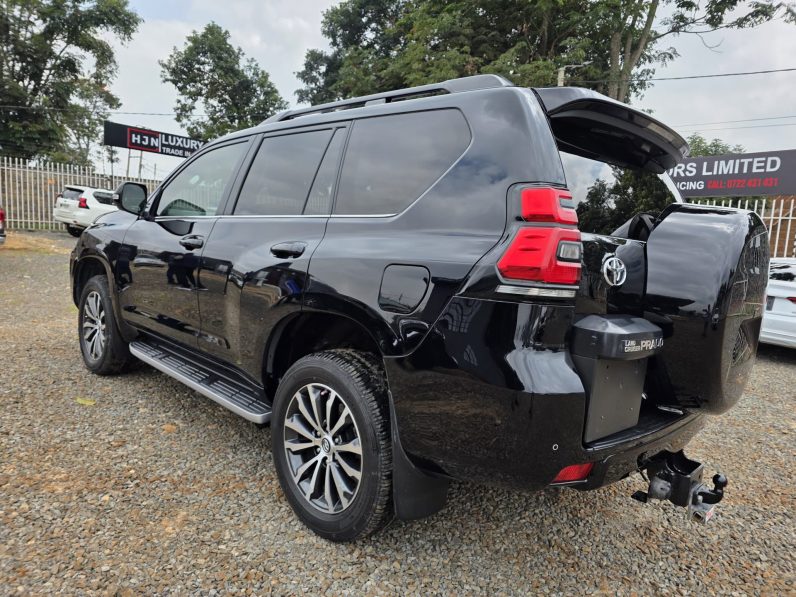 
								Toyota LandCruiser VXL full									