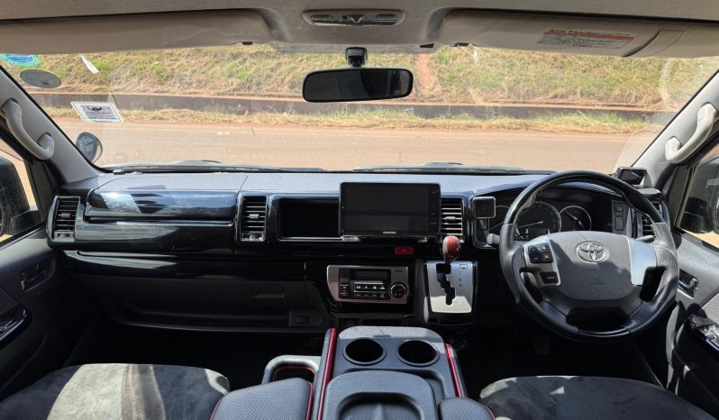 
								Toyota Hiace Super GL full									