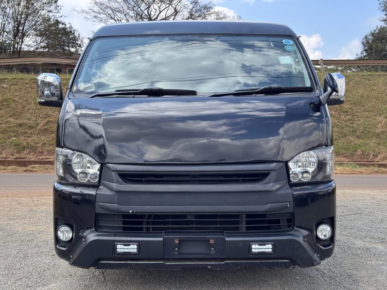 
								Toyota Hiace Super GL full									