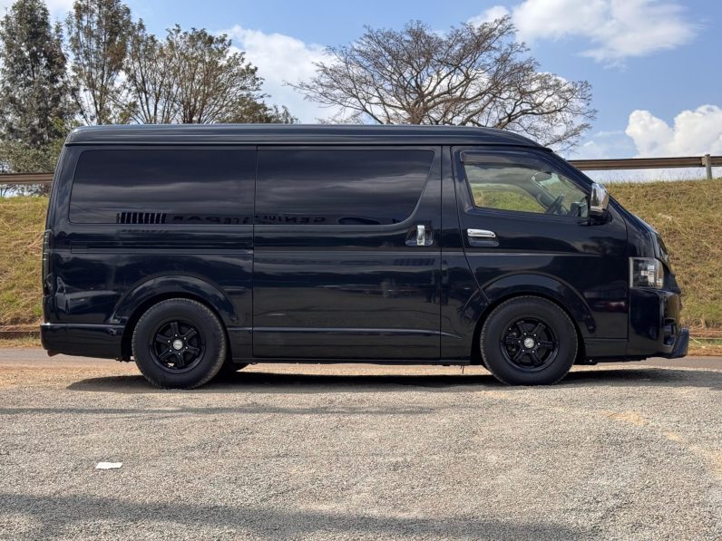 
								Toyota Hiace Super GL full									