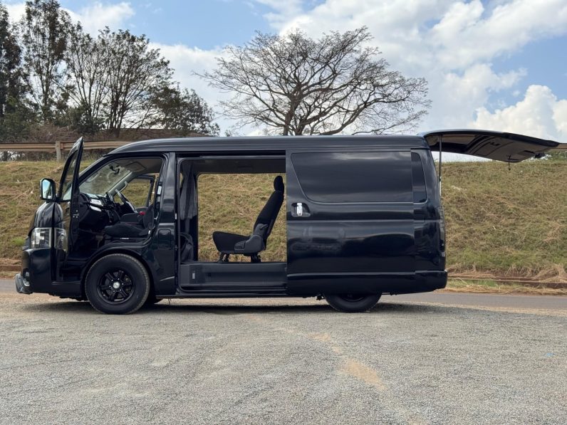 
								Toyota Hiace Super GL full									