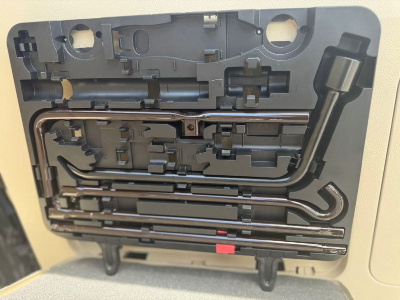 
								Toyota LandCruiser Prado TXL full									