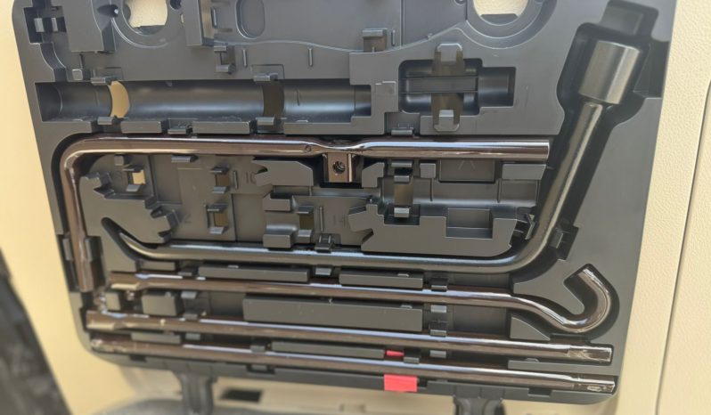 
								Toyota LandCruiser Prado TXL full									