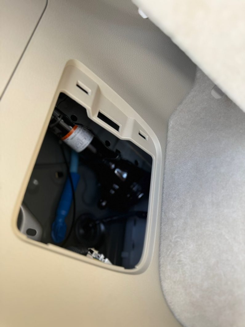 
								Toyota LandCruiser Prado TXL full									