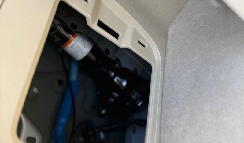 
								Toyota LandCruiser Prado TXL full									