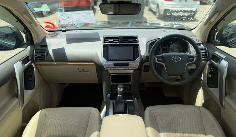 
								Toyota LandCruiser Prado TXL full									