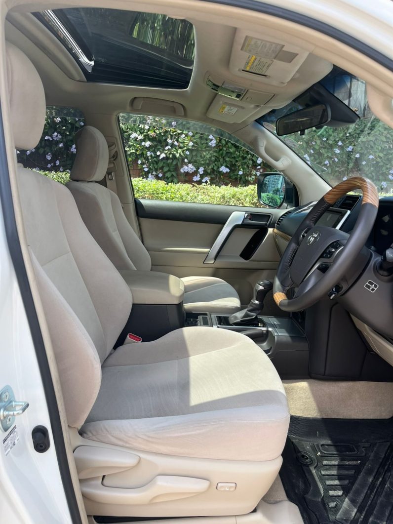 
								Toyota LandCruiser Prado TXL full									