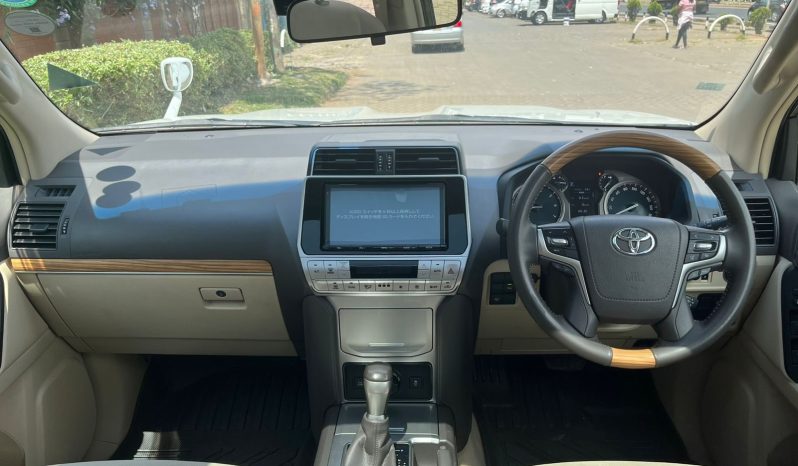 
								Toyota LandCruiser Prado TXL full									
