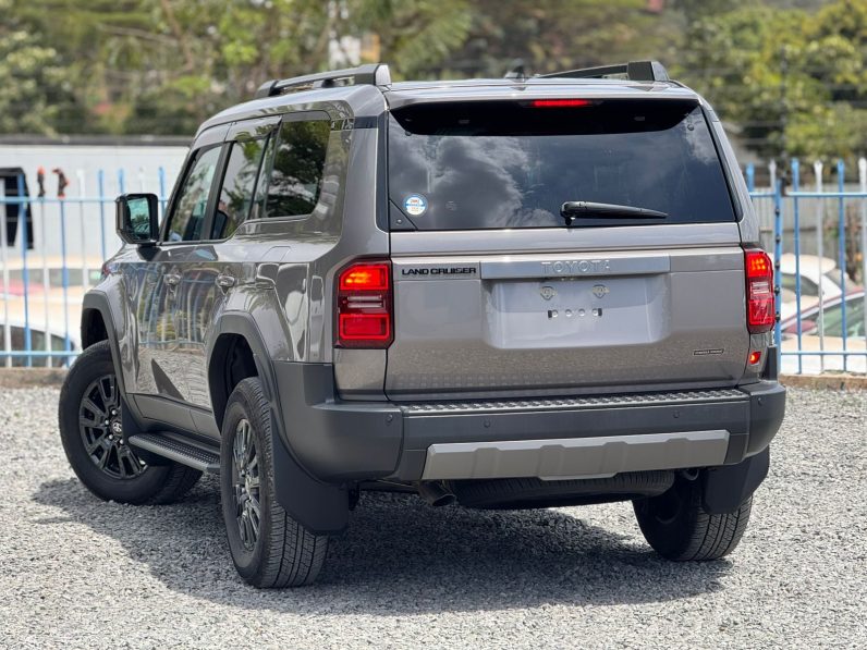 
								Toyota Land Cruiser Prado J250 full									