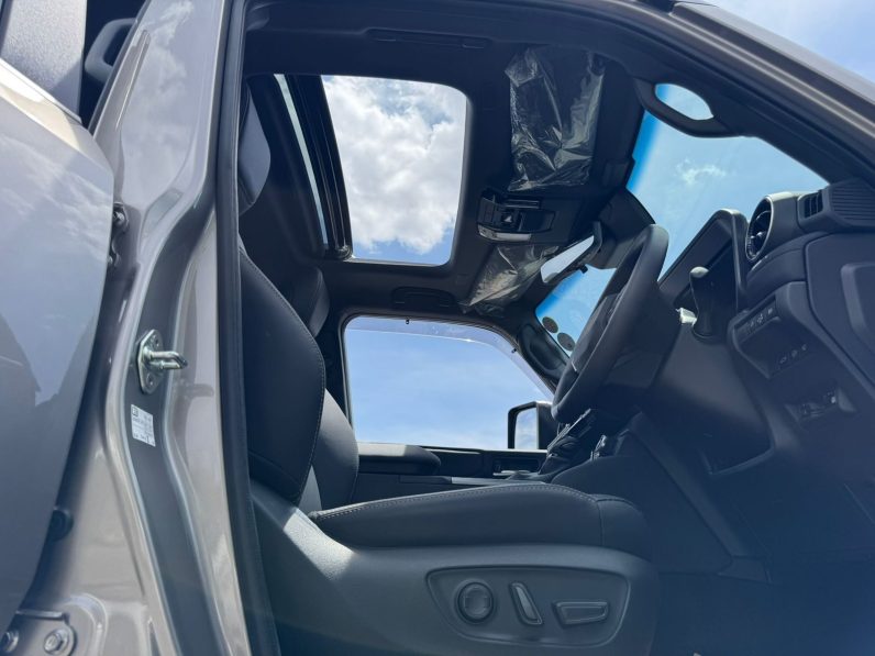 
								Toyota Land Cruiser Prado J250 full									